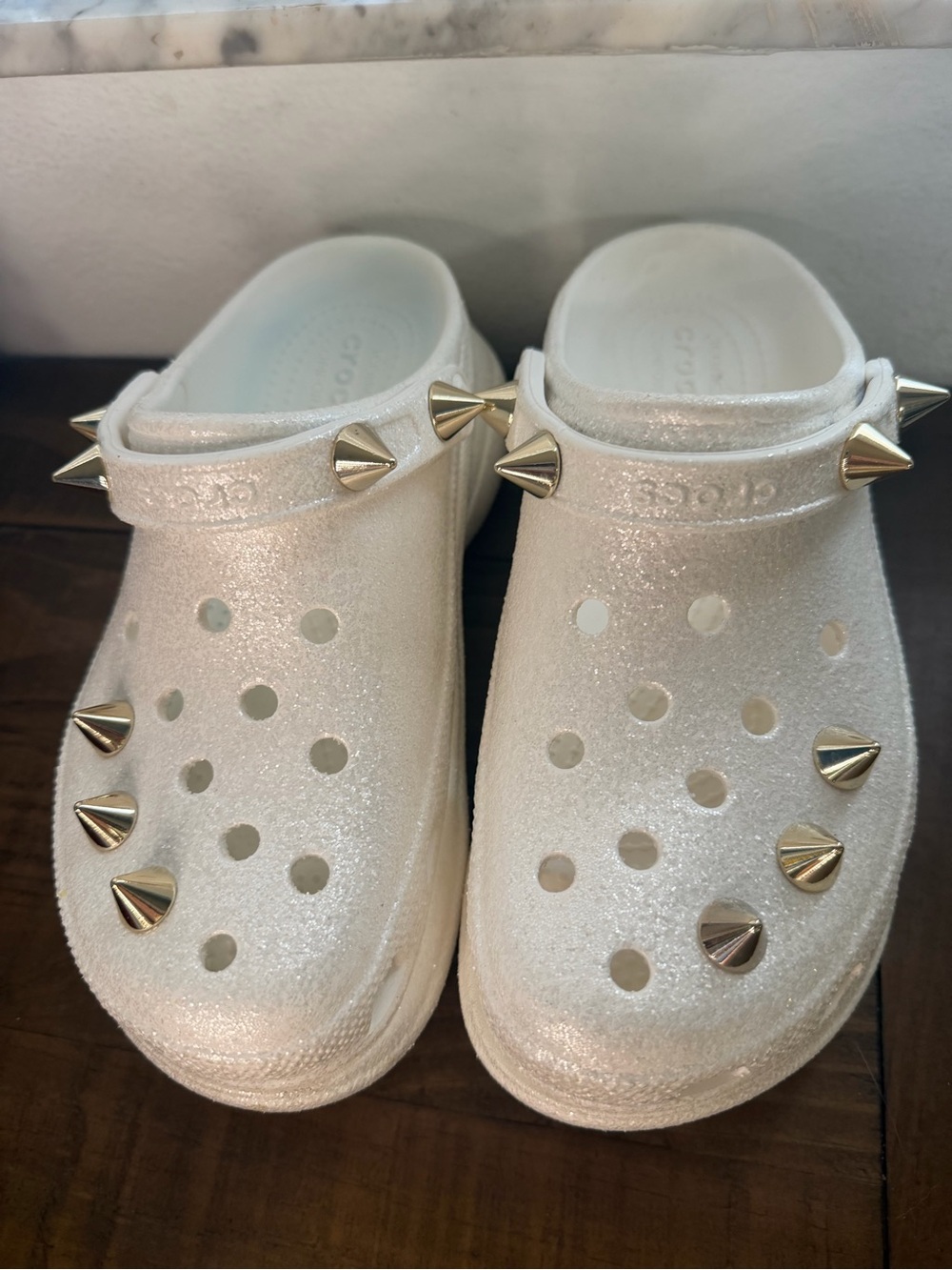 Crocs Classic Bae Glitter Stud Clog Womens size 8 gold stud RARE crocs - Picture 4 of 10